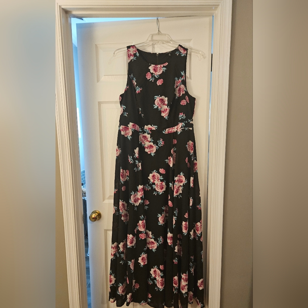 EUC Torrid 16 Floral Sleeveless Maxi Dress